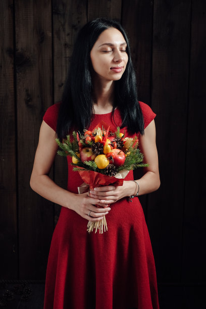 最初的蔬菜和水果花束图片下载