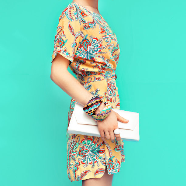 时尚女士。海滩风格。服装度假。衣服与圣素材图片