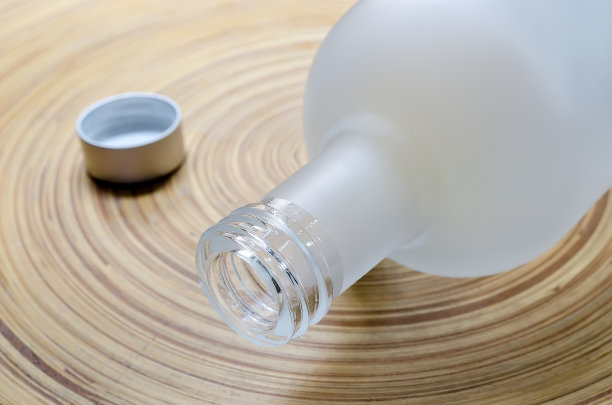 白色玻璃瓶的特写图片下载