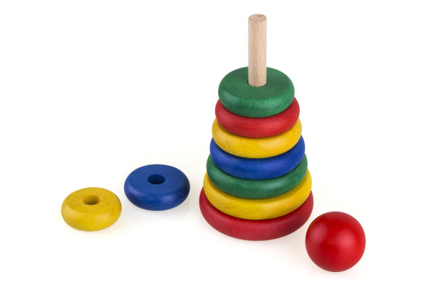 五颜六色的堆圆木圈图片下载