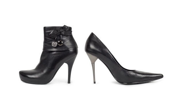 黑人妇女的鞋子-隔离在白色图片下载