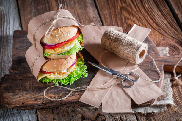 新鲜的汉堡和鸡蛋外卖图片下载