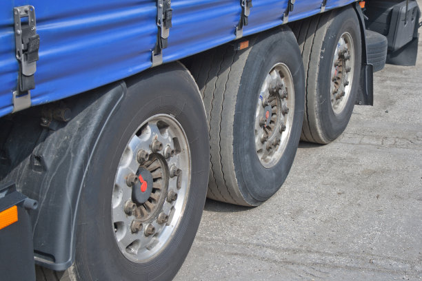 货物的卡车。细节图片下载