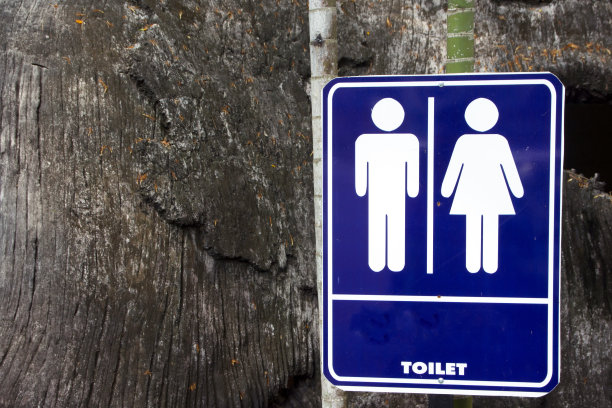 指示牌上厕所了。图片下载