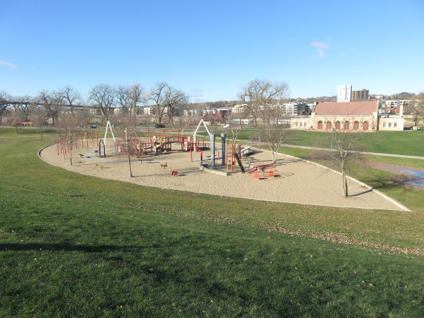 操场上公园图片下载