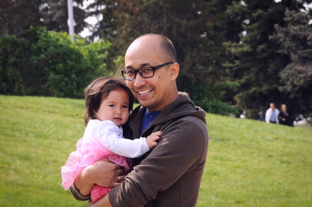 公园里的晴天图片下载