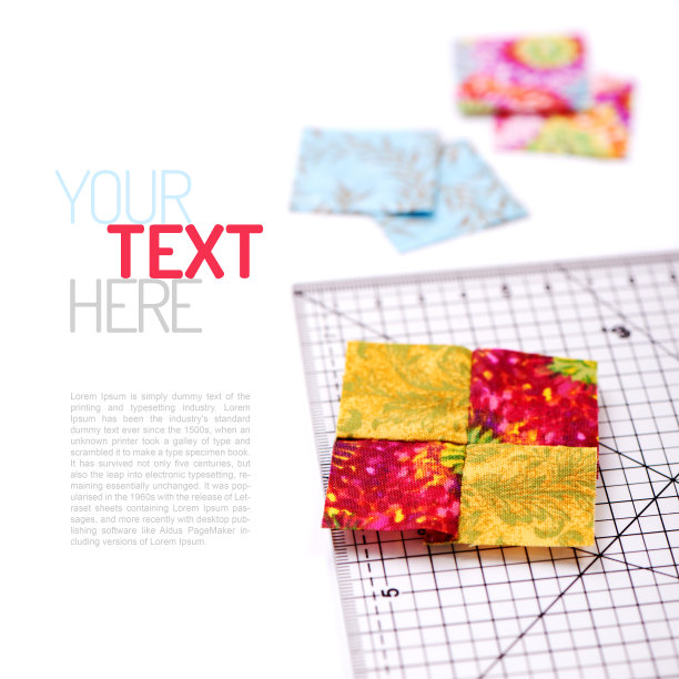 将棉被和尺子的方片缝在白色的表面上图片下载