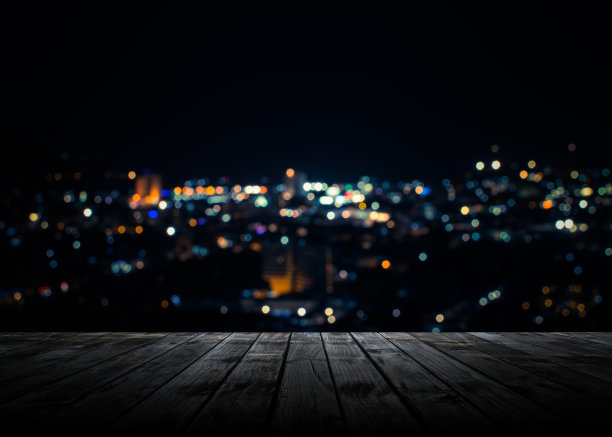 普吉岛上的木板夜景图片下载