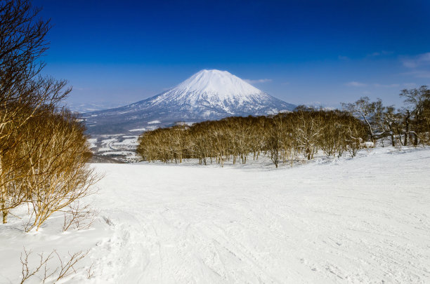 Yotei火山，一个活跃的成层火山图片下载