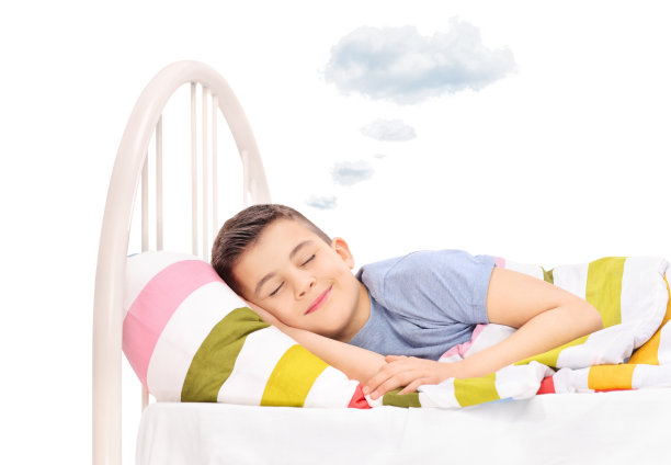 快乐的男孩睡觉和做梦图片下载