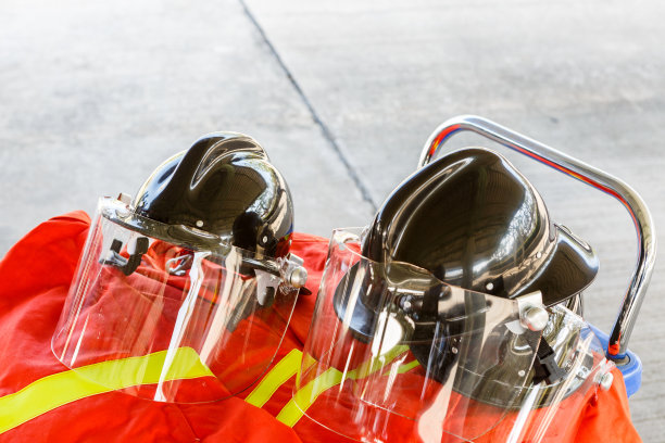 消防队员制服安全图片下载