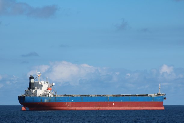 超级油轮在海上图片下载