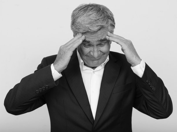 压力重重的资深商人肖像图片下载