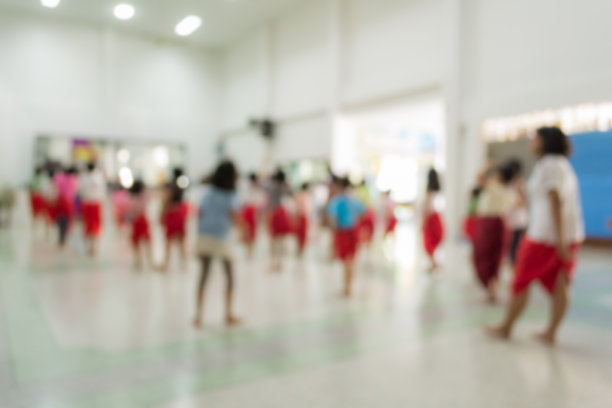 在泰国舞蹈课上迷糊的孩子们图片下载