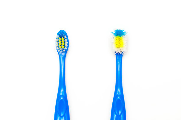 全新和使用过的牙刷图片下载