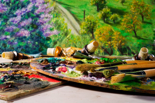 调色板与画笔和画布绘画图片下载