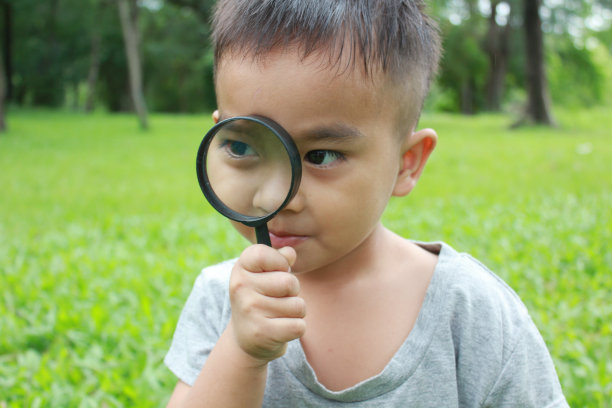 年轻的侦探图片下载