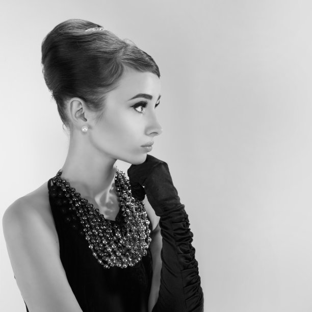 美丽的年轻女子在复古风格图片下载