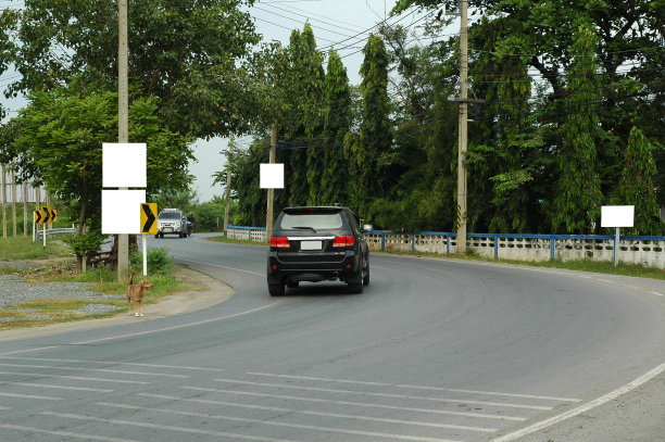 旅行在路上图片下载