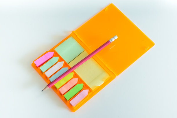 收集彩色的贴吧，用红铅笔写纸条。图片下载