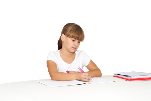 小女孩在做作业图片下载