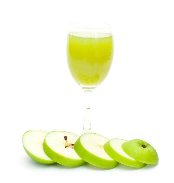 一杯苹果汁和青苹果片图片下载