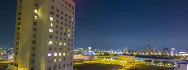 夜晚高楼大厦图片下载