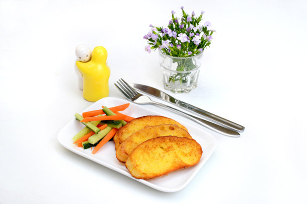 盘子里的法式吐司图片下载