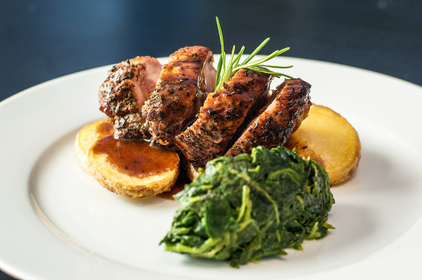 肉配土豆和蔬菜图片下载