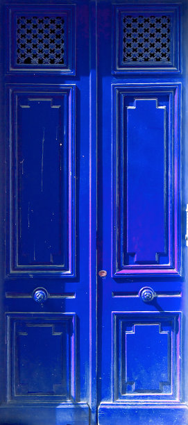 蓝色木制双面门在巴黎，房子入口法国图片下载