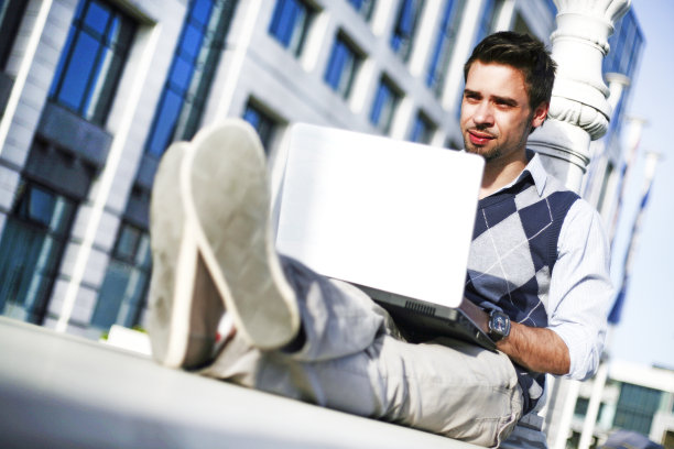 青年学生外出打工图片下载