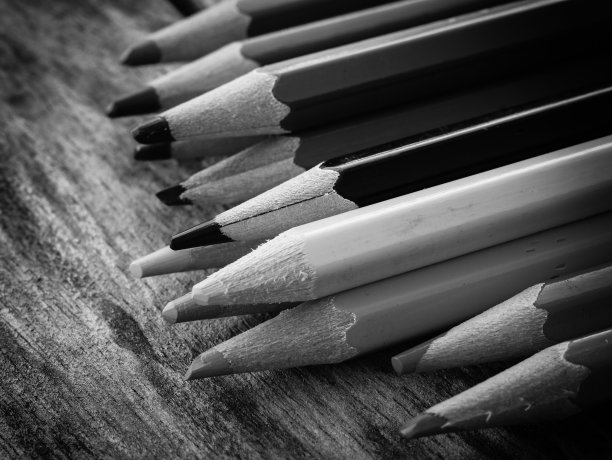 黑色和白色的铅笔图片下载