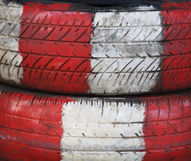 旧的红白相间的瓷砖图片下载