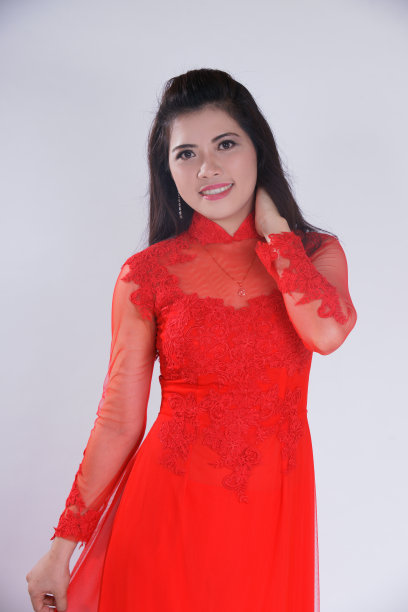 越南女性的微笑与ao dai，越南传统服装图片下载