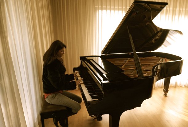 女钢琴家图片下载