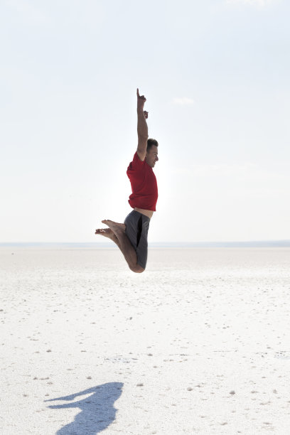 高兴地跳图片下载