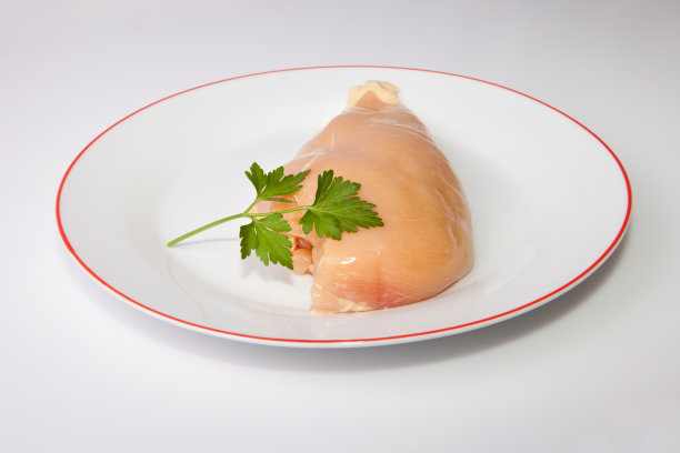 淡黄色的鸡胸肉图片下载