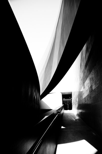 黑色的建筑细节以拱门的形式重复图片下载