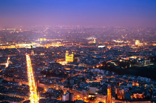 巴黎(法国)在雾中图片下载