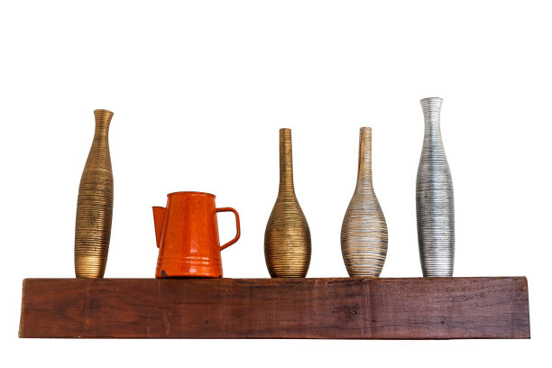 架子上的花瓶孤立在白色背景上图片下载