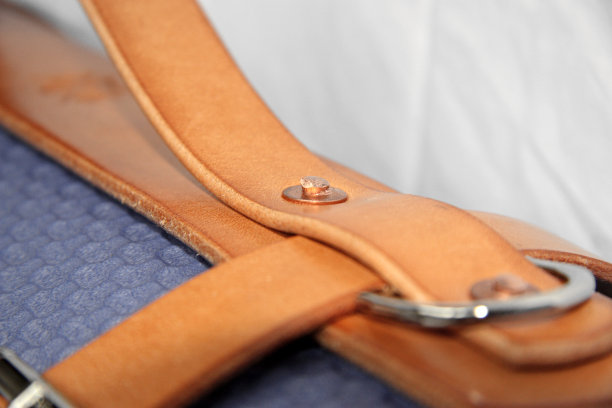 皮革和铜图片下载