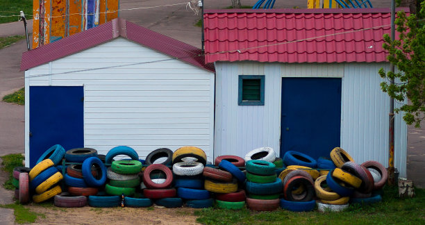 两个奇怪的房子图片下载