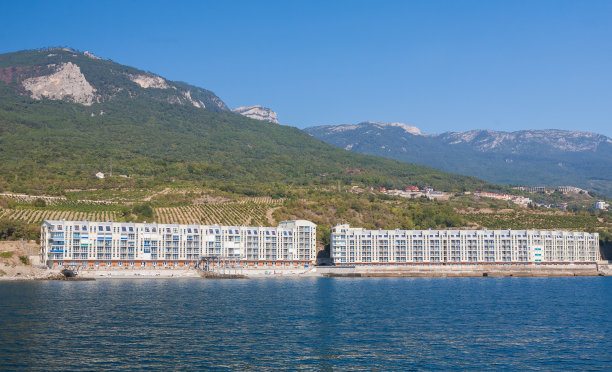 在海岸上建造新建筑图片下载