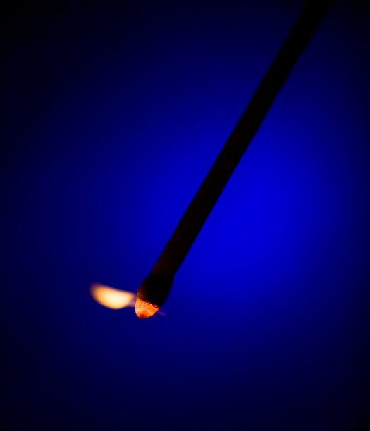 点燃火柴-1图片下载