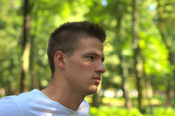 年轻人的肖像图片下载