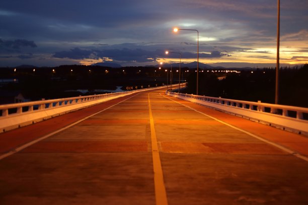 夜街大桥图片下载