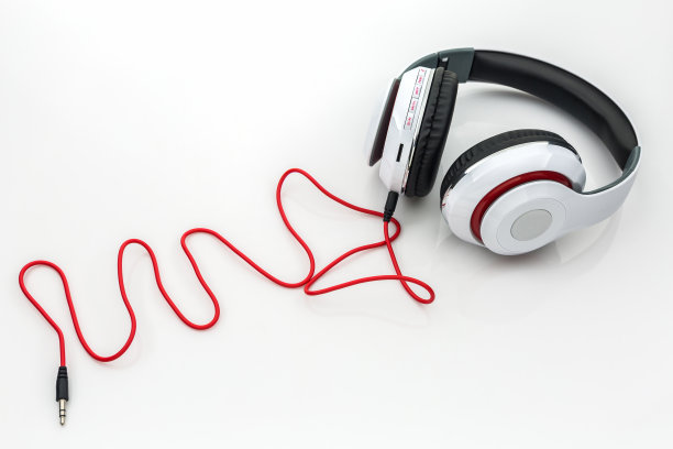 白色的耳机。图片下载