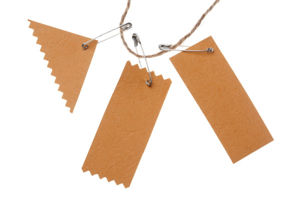 带安全别针的纸质价签图片下载