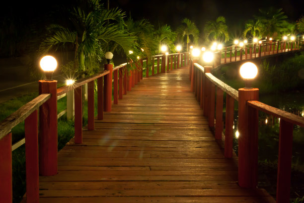 夜径与灯图片下载