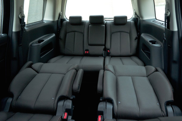 日本汽车7座内饰图片下载